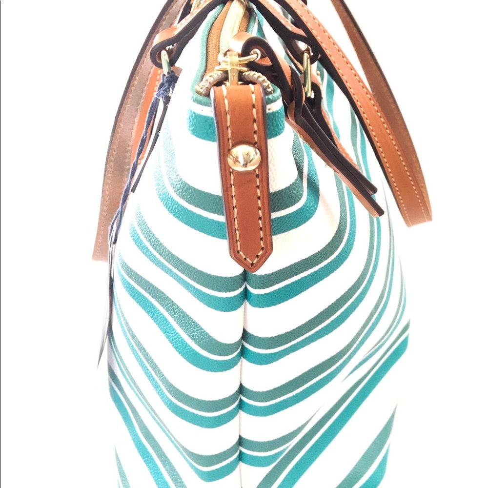 SOLD 💙BNWT Dooney & Bourke Tote-it's Beautiful!! - Picture 8 of 8
